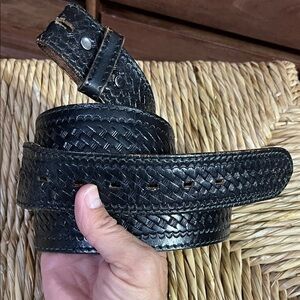Top grain cowhide Sheplers size 40 men’s black western belt.